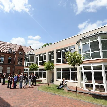 Gasthuis Stephansstift Tagungs- Und Gastehaus 2*